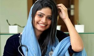 বধির হয়েও মেডিকেলে পড়ছেন রিজওয়ানা, হলেন ডব্লিউএইচও‘র পোস্টার গার্ল