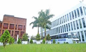 রড দিয়ে পেটানোর ঘটনায়  ডিআইইউর ৩ শিক্ষার্থীকে অব্যাহতি