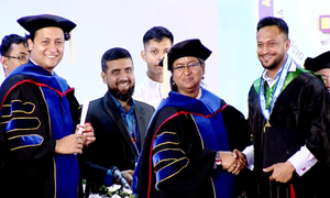 ক্রিকেটার সাকিব এখন গ্র্যাজুয়েট