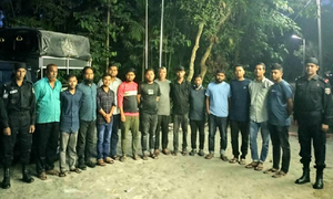 পাসপোর্ট দালাল চক্রের ১৪ সদস্যকে আটক করেছে র‌্যাব