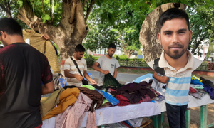 পরিবারের খরচ মেটাতে ক্যাম্পাসে ব্যবসা করছেন রাবির শফি