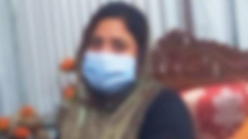 প্রেমিকের বাড়িতে অনশনে আইনের ছাত্রী, বিয়ের দাবি