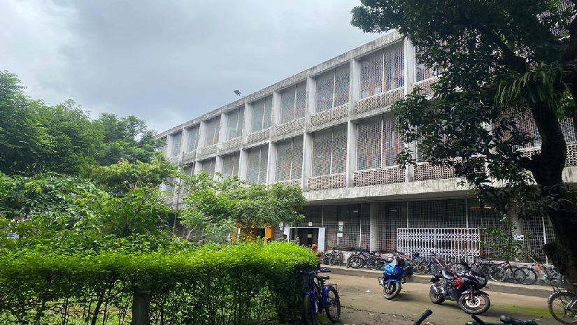 ঢাবি গ্রন্থাগারে শিক্ষার্থীদের অভিযানে চার বহিরাগত আটক