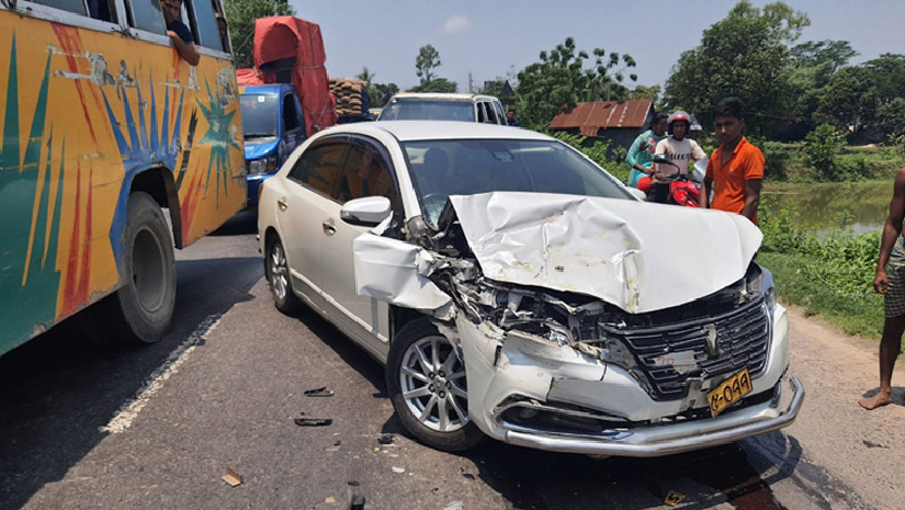ব্রাহ্মণবাড়িয়ার দুর্ঘটনায় দুমড়েমুচড়ে গেল পাকিস্তানের ডেপুটি হাইকমিশনারের গাড়ি