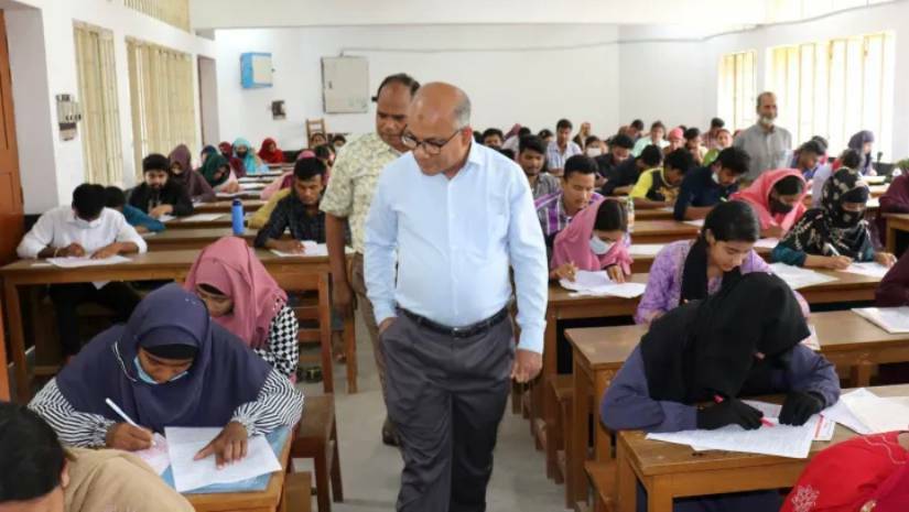 গুচ্ছের নিম্নমানের ছাপা প্রশ্নপত্রে ভর্তিচ্ছুদের ভোগান্তি ও ক্ষোভ