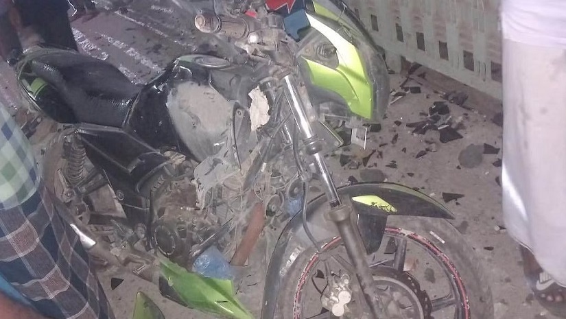 দলবল নিয়ে ব্যবসায়ীর বাড়িতে হামলা, গুলি ছাত্রলীগ নেতার