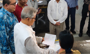 সাত কলেজের ভর্তি পরীক্ষা পরিদর্শনে ঢাবি উপাচার্য