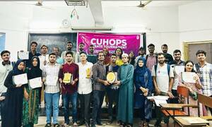 চবির ‘হাউজ অব পলিটিকাল সায়েন্সে’র বিতর্ক প্রতিযোগিতায় বিজয়ী টিম ট্রিনারি 