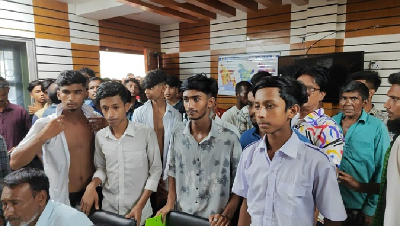 ৩০ শিক্ষার্থীকে পেটালেন প্রধান শিক্ষক, ইউএনওর কাছে বিচার দাবি