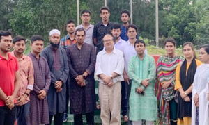 কষ্ট হলেও স্বাধীনতাবিরোধীদের কাছে মাথানত করব না: ববি ভিসি
