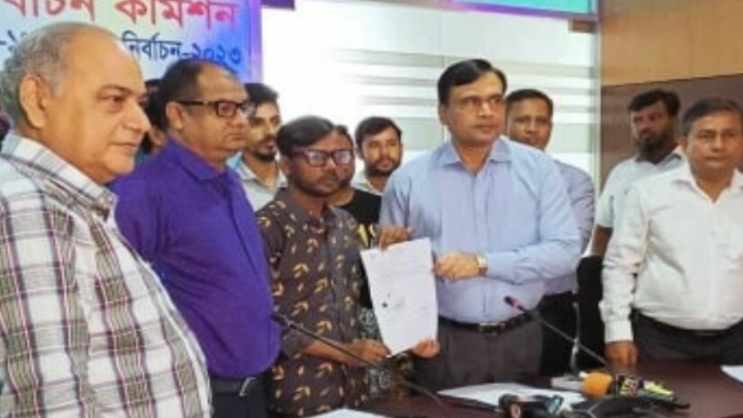ঢাকা-১৭ আসনে ‘একতারা’ নিয়ে লড়বেন হিরো আলম