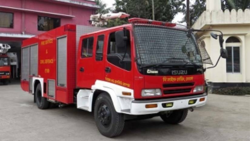 আইফোন না পেয়ে গাছের ডালে তরুণ, উদ্ধার করল ফায়ার সার্ভিস