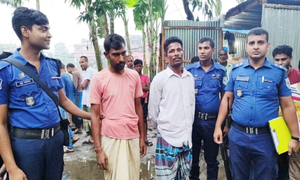ইজিবাইক ছিনতাইয়ের অভিযোগে চেয়ারম্যান গ্রেপ্তার!