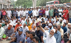 জাতীয়করণের দাবি আদায়ে অনড় শিক্ষকরা