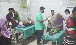 স্কুলছাত্রীকে উত্ত্যক্তের জেরে দু’পক্ষের সংঘর্ষ, নারীসহ আহত ২০