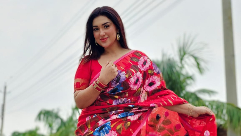 ফতুল্লা থানার পর এবার ডিবি কার্যালয়ে নায়িকা অপু বিশ্বাস