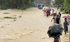 পানির নিচে চট্টগ্রাম-কক্সবাজার মহাসড়ক, যান চলাচল বন্ধ