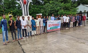 কুবি শিক্ষার্থীকে বহিষ্কারের প্রতিবাদে নোবিপ্রবিতে মানববন্ধন
