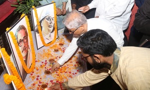 রবীন্দ্র-নজরুল-বঙ্গবন্ধু স্মরণে ঢাবিতে আলোকশিখা