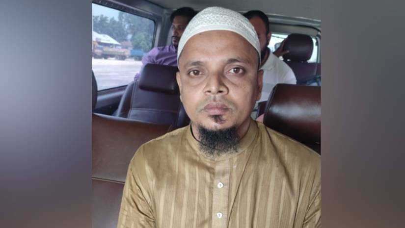 পুলিশের মৃত্যুতে ফেসবুকে ‘আলহামদুলিল্লাহ’, মাদ্রাসা শিক্ষক গ্রেপ্তার