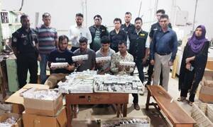 অবৈধ কারখানায় র‌্যাবের অভিযান, ২০ লাখ শলাকা সিগারেট ধ্বংস