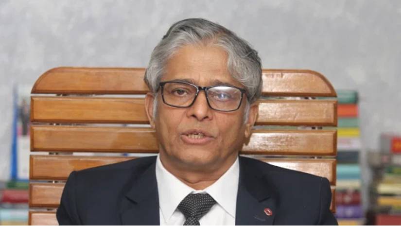 ঢাবি শিক্ষার্থীদের আঘাত করে কেউ রেহাই পাবে না: ভিসি আখতারুজ্জামান