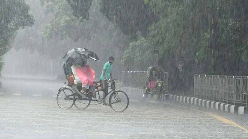 ঢাকাসহ ১৩ জেলায় বাড়তে পারে বৃষ্টি, সঙ্গে ঝড়ের আভাস