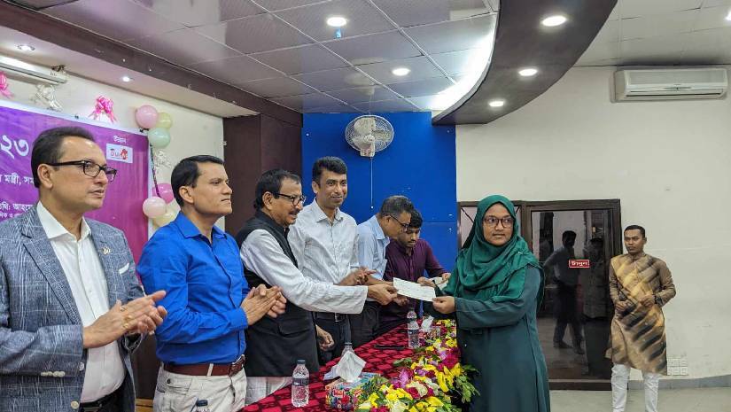 ঢাবির শিক্ষার্থীদের বৃত্তি দিল ডুসাক