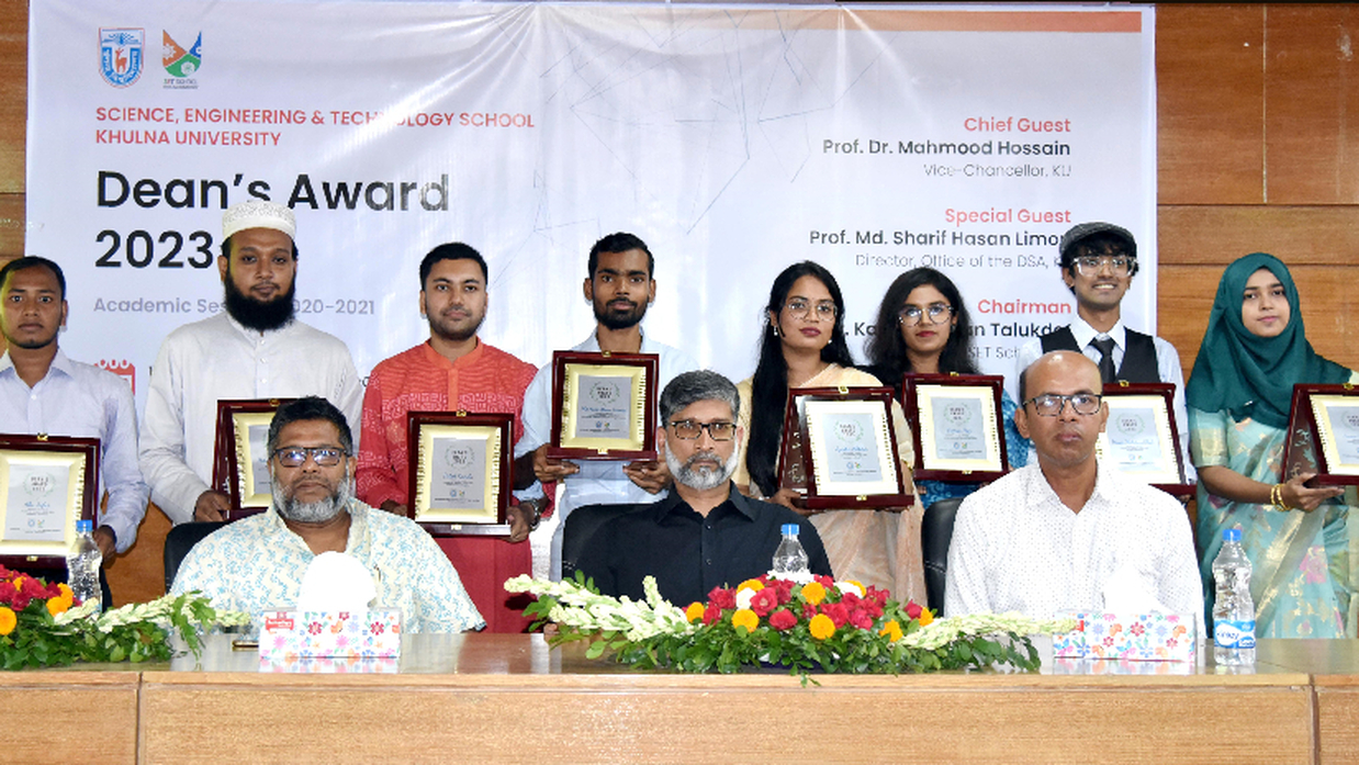 ডিন্স অ্যাওয়ার্ড পেলেন খুবির ৮ শিক্ষার্থী