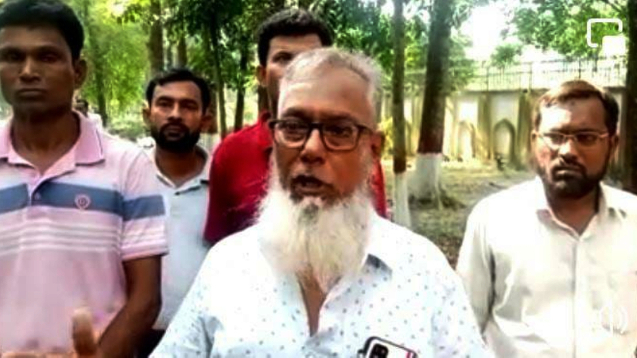 ইবি কর্মকর্তা সমিতির সভাপতিকে লাঞ্ছিত করল ছাত্রলীগ