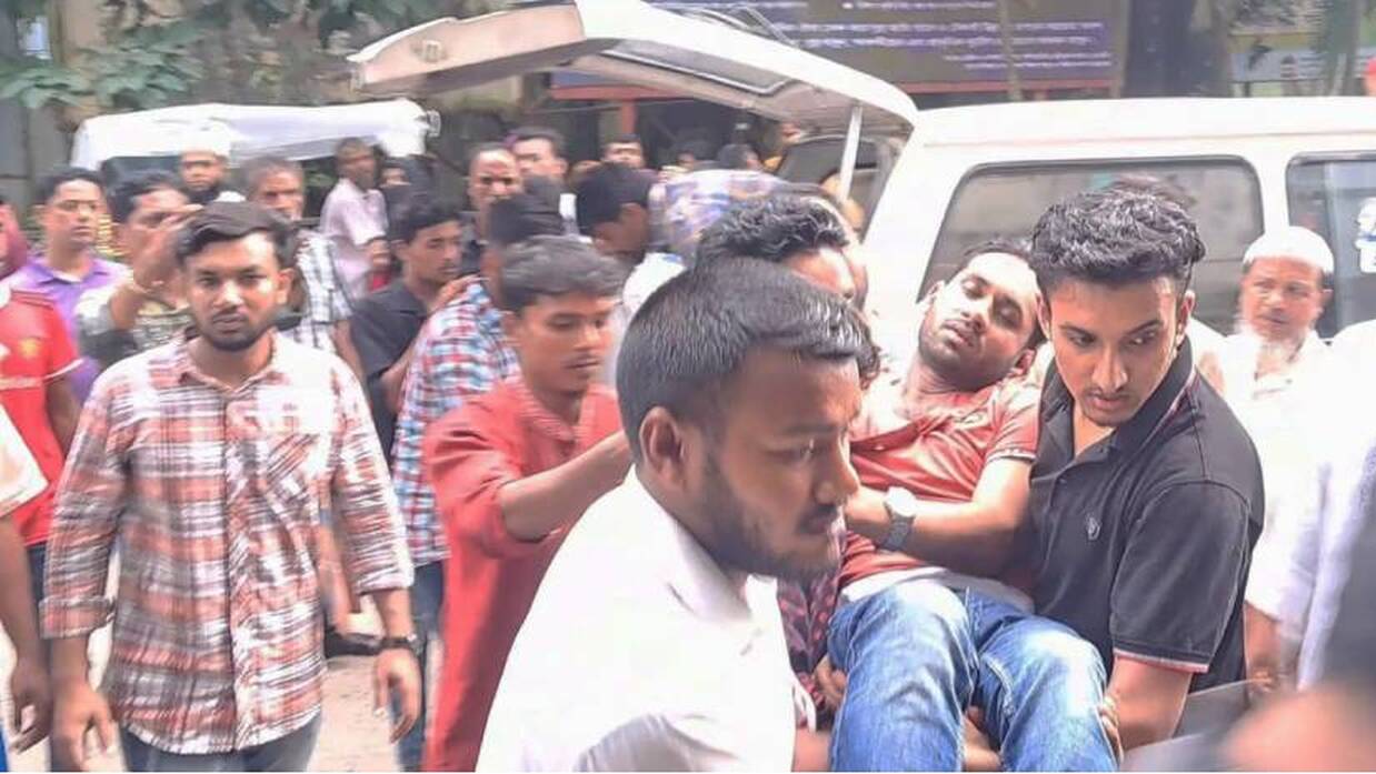সাদ্দাম-ইনানকে ফুল দিতে গিয়ে হামলার শিকার ছাত্রলীগ নেতা