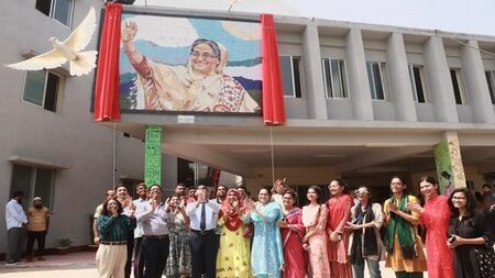 জন্মদিনে কুবিতে উদ্বোধন হলো প্রধানমন্ত্রী শেখ হাসিনার ম্যুরাল