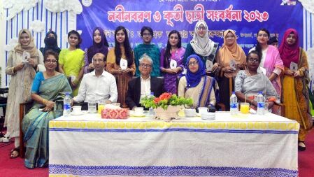 শিক্ষার্থীদের মনোবল বৃদ্ধি ও সুরক্ষায় শিক্ষকরা পাশে থাকবে: ঢাবি উপাচার্য
