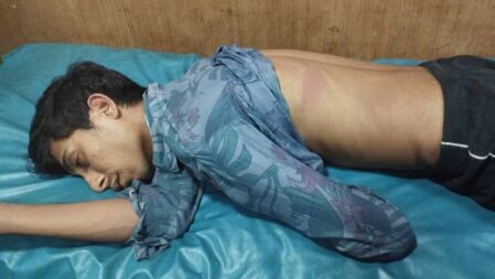 ছাত্রাবাসে ছাত্রলীগের পিটুনিতে অজ্ঞান নজরুল কলেজের খোরশেদ