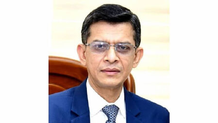 চুক্তিতে আরও এক বছর পদে থাকছেন মন্ত্রিপরিষদ সচিব