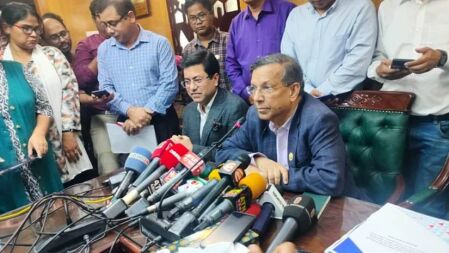 রাষ্ট্রপতির কাছে ক্ষমা চাওয়া ছাড়া খালেদা জিয়ার পথ খোলা নেই: আইনমন্ত্রী