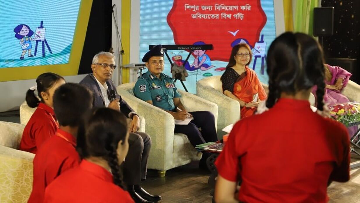 পুলিশ রেগে কথা বলে কেন, শিশুর প্রশ্নে ডিএমপি কমিশনার যা বললেন