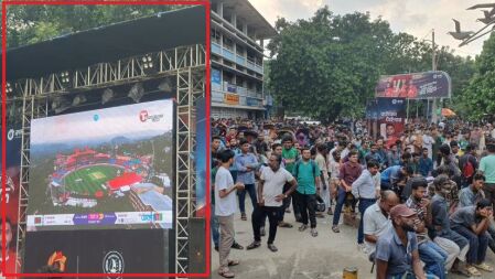 টিএসসিতে বড় পর্দার সামনে ক্রিকেটপ্রেমীদের ভিড়