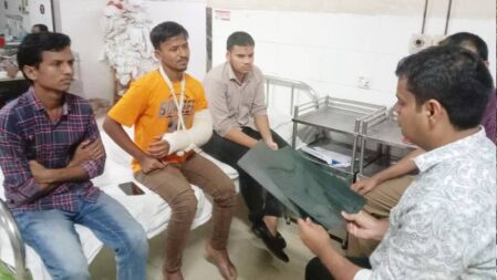 ববি ছাত্রকে রাতভর নির্যাতন ছাত্রলীগের, ভেঙেছে হাত