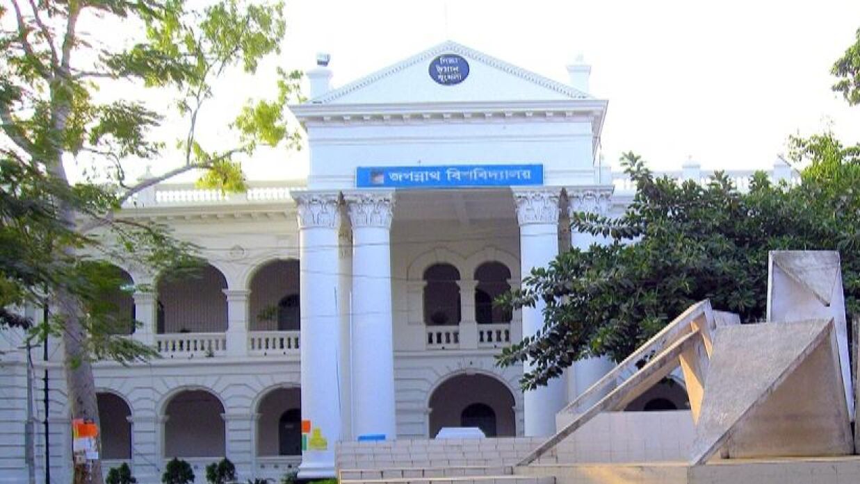 বিশ্ববিদ্যালয় দিবসে শ্লীলতাহানির শিকার জবি ছাত্রী 