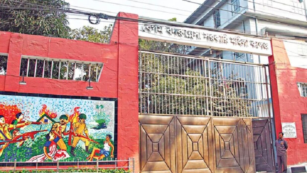 ফ্যানে ঝুঁলছিল বদরুন্নেসা ছাত্রীর দেহ, চিকিৎসক বললেন—মারা গেছে