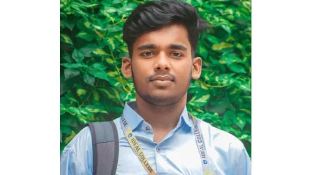 প্রতিমা বিসর্জনে গিয়ে বিদ্যুতায়িত হয়ে প্রাণ গেল আইডিয়াল কলেজছাত্রের