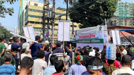 পল্টন এলাকায় অবস্থান নিয়েছে নুরের গণঅধিকার পরিষদ