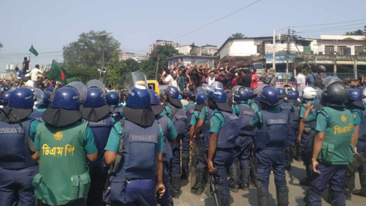 রাজধানীতে ত্রিমুখী সংর্ঘষে আহত ৪১ পুলিশ সদস্য হাসপাতালে