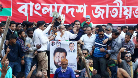 কাঁদানে গ্যাসে অসুস্থ মির্জা ফখরুল