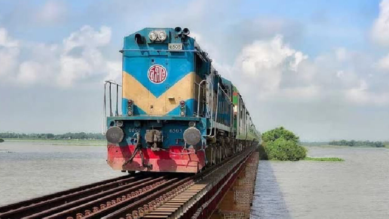 ঢাকা-কক্সবাজার রুটে পরীক্ষামূলক ট্রেন চলাচল শুরু