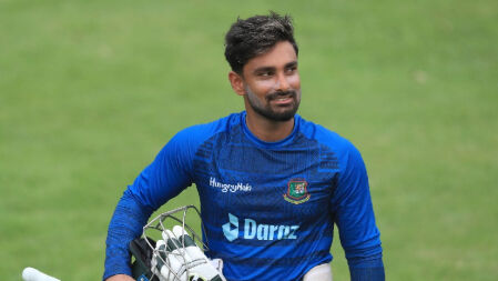 পারিবারিক ছুটিতে আবারও ঢাকায় লিটন
