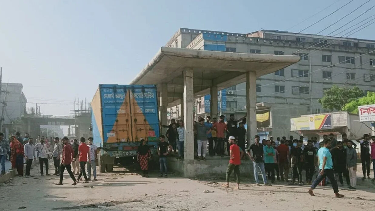 গাজীপুরে পুলিশের সঙ্গে সংঘর্ষে নারী পোশাকশ্রমিক নিহত