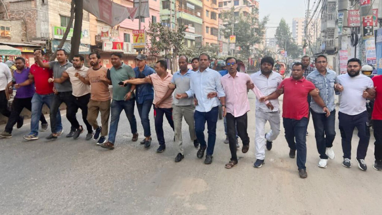 অবরোধের সমর্থনে রাজধানীতে স্বেচ্ছাসেবক দলের মিছিল