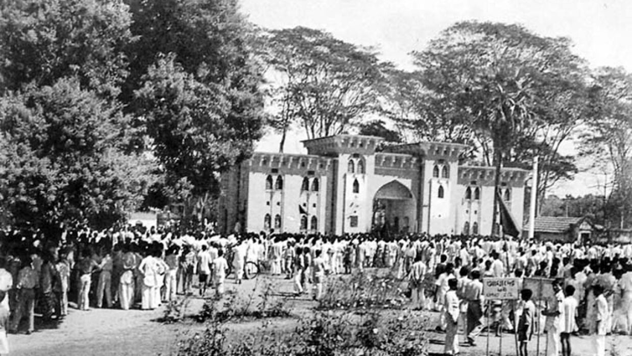 শুরুর দিকে ঢাবিতে শিক্ষার্থীরা প্রকাশ্যে কোনো দল করতো না